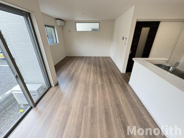 岸和田市西大路町2号棟・戸建の居間・リビング