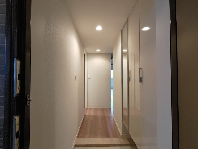 ポーラスター野中町の玄関|シューズボックス付きの玄関です☆