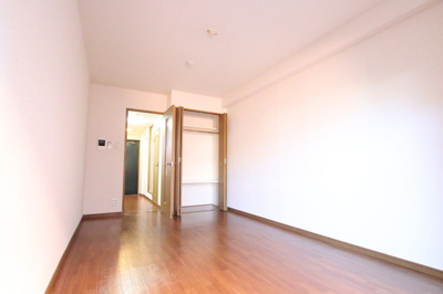 明るい印象のお部屋です
