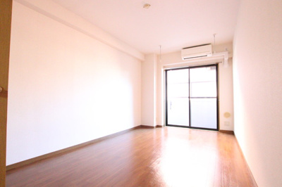 明るい印象のお部屋です