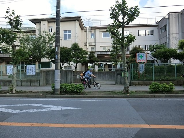 柏市立松葉第二小学校まで300m