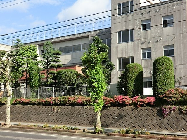 柏市立松葉中学校まで240m
