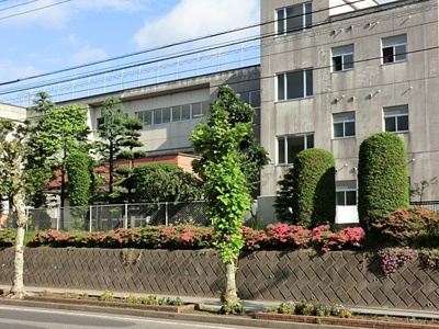 柏市立松葉中学校まで240m