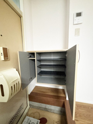 玄関の下駄箱収納