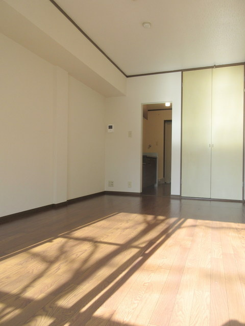パークレイン中村の居間・リビング|★明るい洋室クッションフロア★