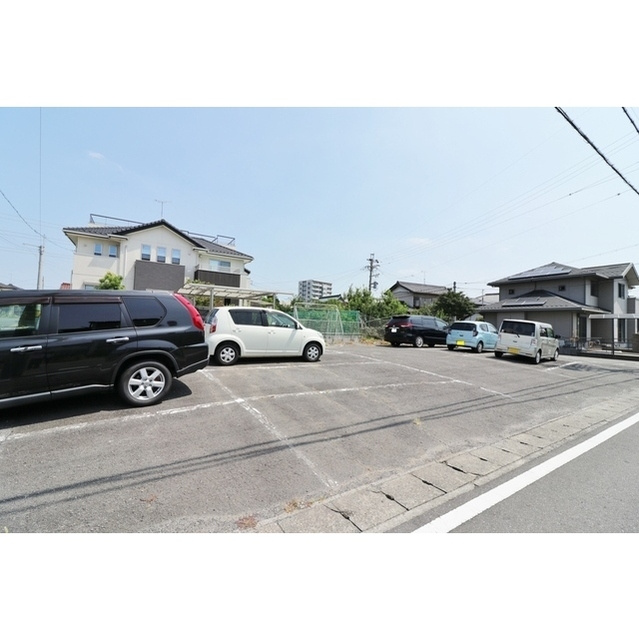西荘３丁目駐車場