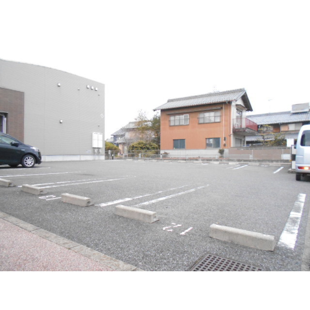 リッツLの駐車場