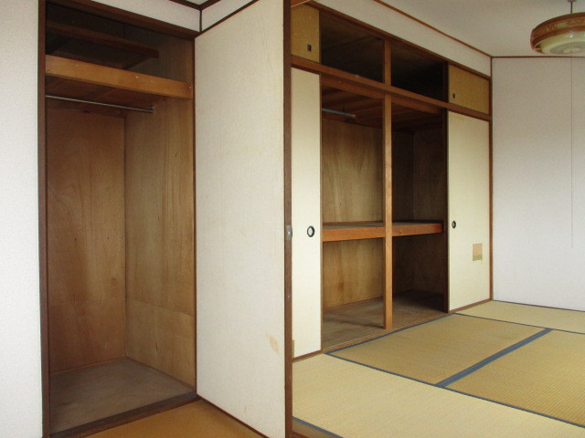 北葛城郡上牧町桜ケ丘１丁目の住宅付店舗戸建の収納