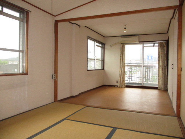 北葛城郡上牧町桜ケ丘１丁目の住宅付店舗戸建の寝室