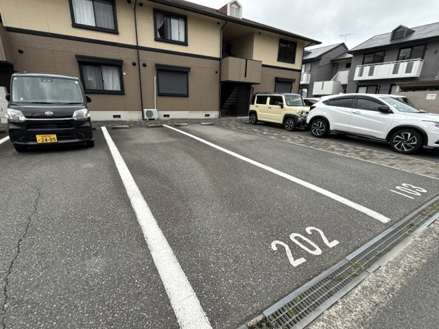 ハーベストウェル　A棟の駐車場