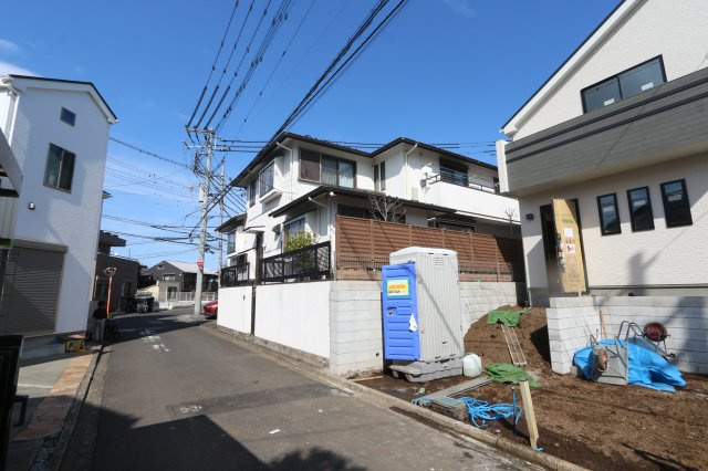 【Heartfull Town】向台町６丁目1123番の外観|リビングイン階段と対面式キッチン。家族の自然なふれあいを重視したプラン♪
キチンには便利な大型パントリー付き♪