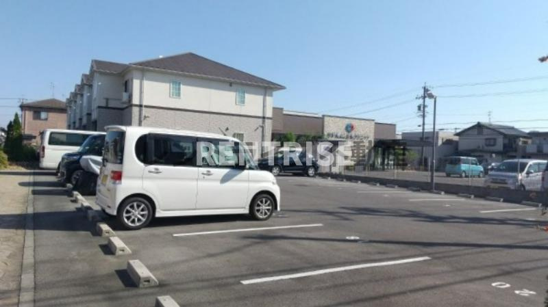 レアルカーサの駐車場