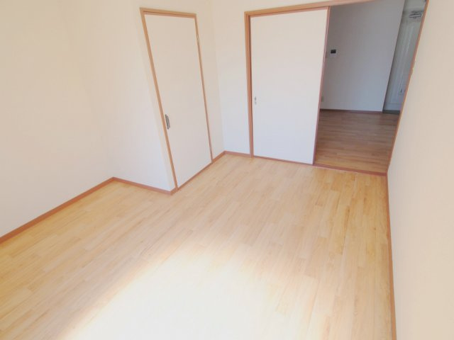 千柄ビルの寝室