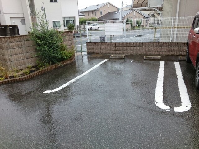【駐車場】 | フライハイト | 駐車場があるので、車を買う予定の方も安心です