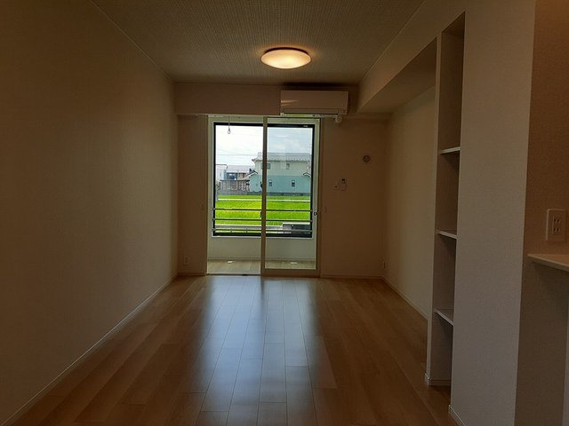 ＧＲＡＮＤ　ＦＩＥＬＤ　Ａの居間・リビング