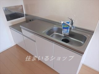 ティ・シュティル　Ⅲ番館のキッチン|浄水器一体型シャワー水栓・床下収納あり