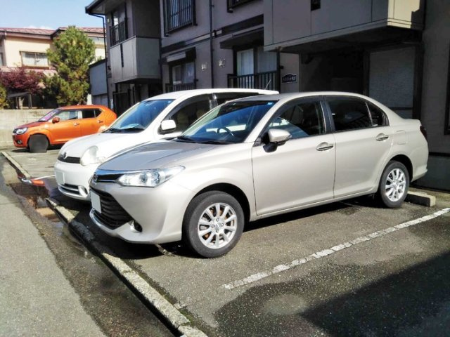メゾンドール野添101の駐車場