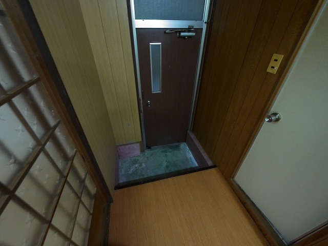 ハイツヴィオラの玄関