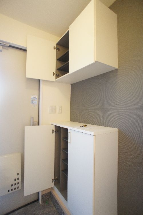 コラージュ３の玄関|落ち着いた玄関です