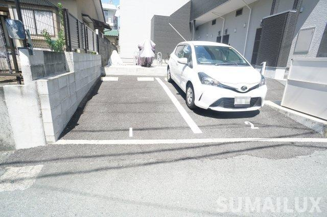 ADC保田窪セリシエールの駐車場