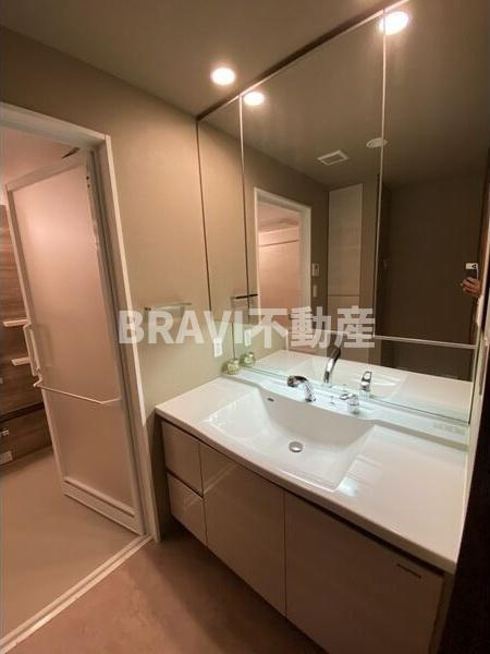 プレサンスレジェンド堺筋本町タワー BRAVI不動産の独立洗面台|プレサンスレジェンド堺筋本町タワー