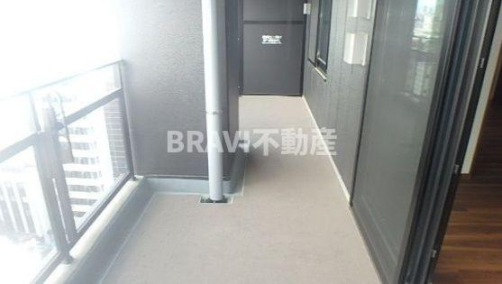 プレサンスレジェンド堺筋本町タワー BRAVI不動産のバルコニー|プレサンスレジェンド堺筋本町タワー