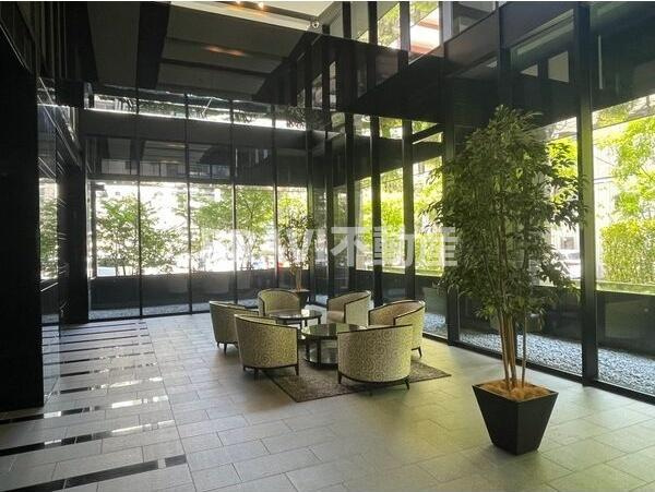 プレサンスレジェンド堺筋本町タワー BRAVI不動産のエントランス|プレサンスレジェンド堺筋本町タワー