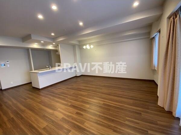 プレサンスレジェンド堺筋本町タワー BRAVI不動産の居間・リビング|プレサンスレジェンド堺筋本町タワー