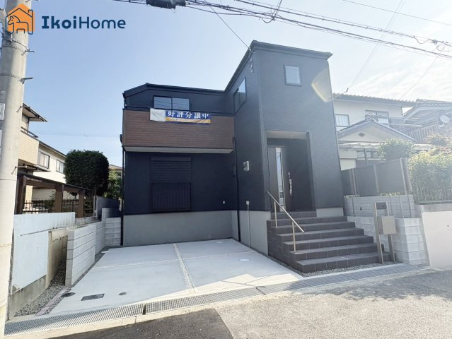 神戸市西区持子１丁目　　新築戸建　の駐車場|【ホームページに現地動画掲載中】●年中無休：当日予約可●お車は並列で2台駐車可能です！入出庫も楽々！
