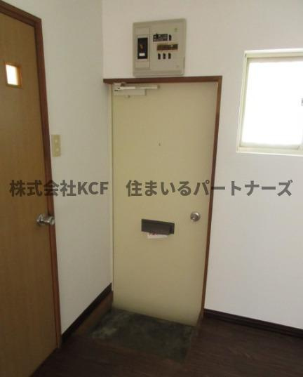 久留米市津福本町のアパートの玄関|明るい玄関です