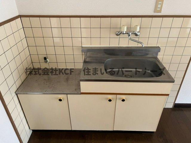 久留米市津福本町のアパートのキッチン|コンパクトなキッチンで掃除もラクラク