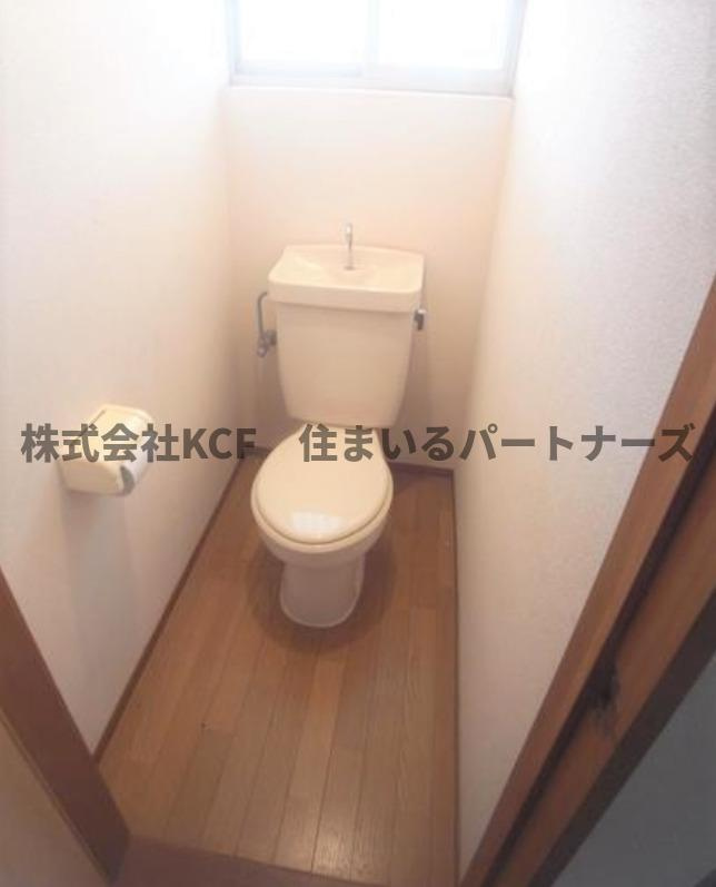 ファミリーハイツ津福のトイレ|落ち着いた色調のトイレです