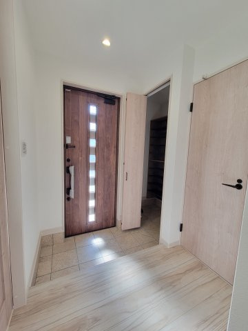 塩屋5丁目Ⅱ・新築戸建の玄関