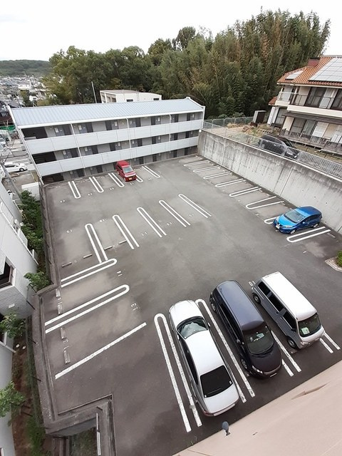 コントレイルの駐車場