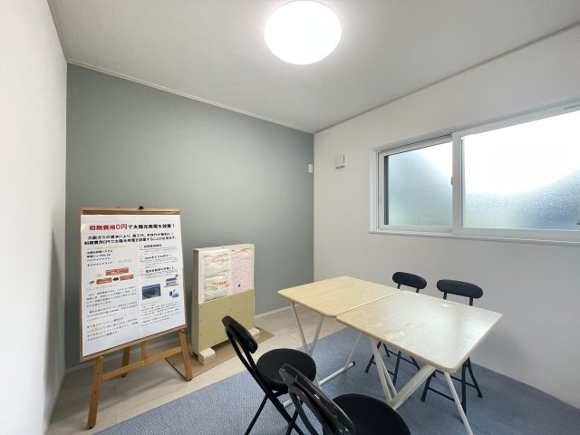 八戸市新井田字長宝野の洋室
