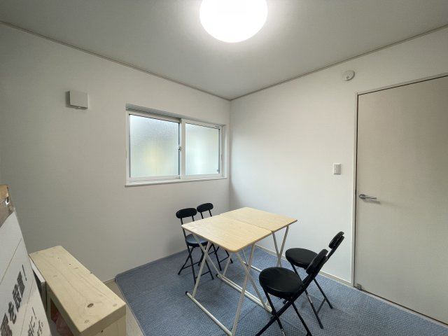 八戸市新井田字長宝野の洋室