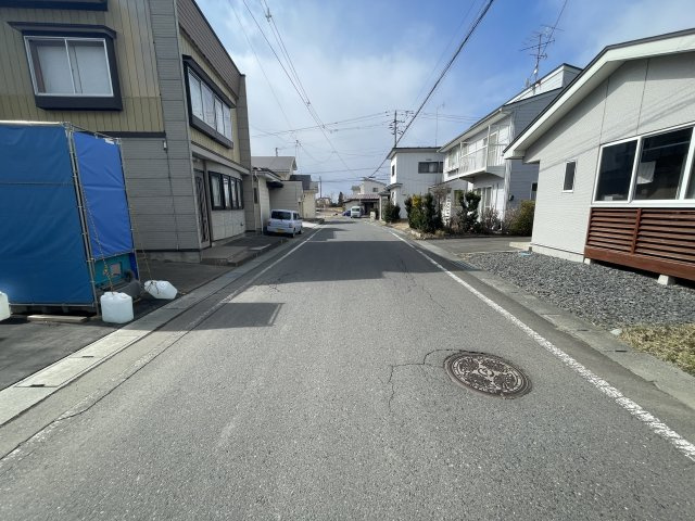 八戸市新井田字長宝野の前面道路含む現地写真