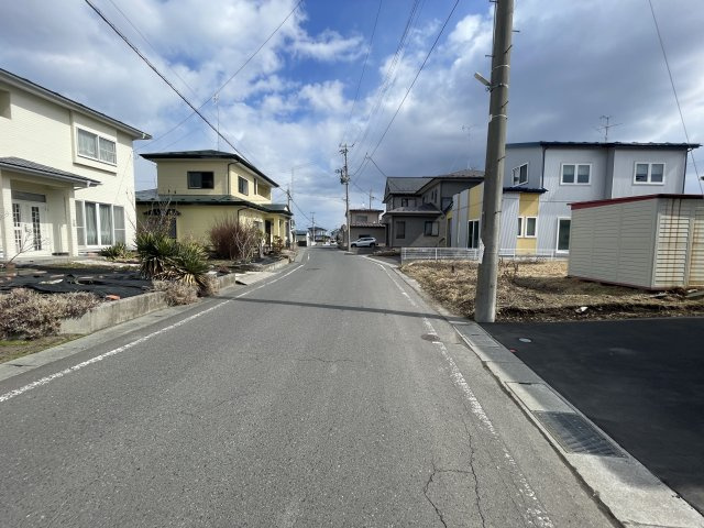 八戸市新井田字長宝野の前面道路含む現地写真