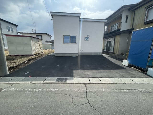 八戸市新井田字長宝野の駐車場