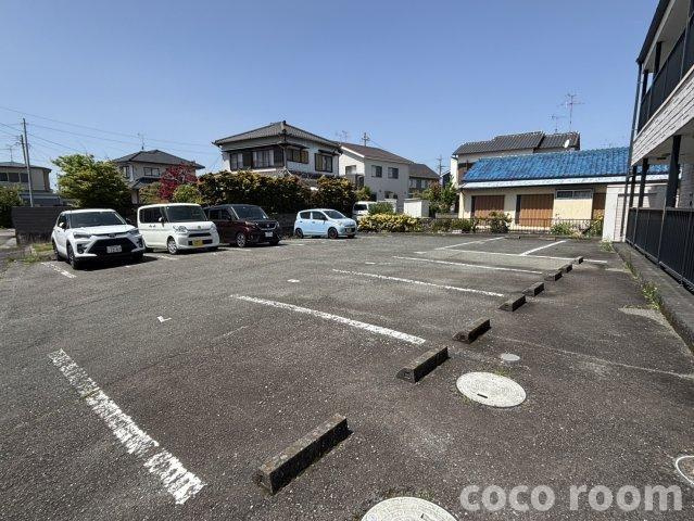サープラスaiの駐車場
