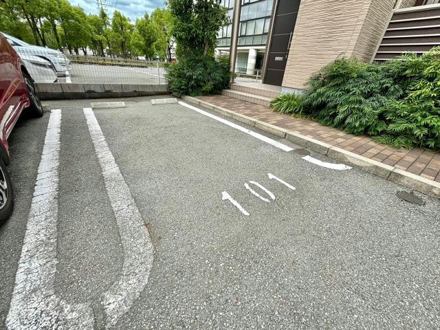 ラ・グリシーヌの駐車場