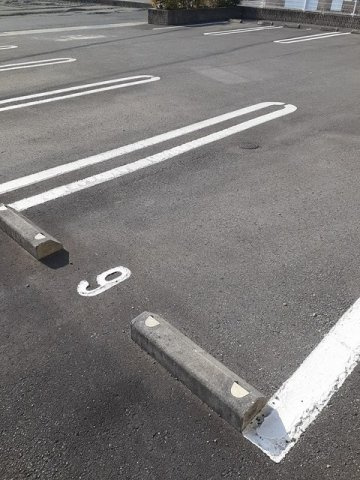 アン・ファミーユの駐車場