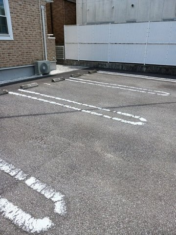 グランツの駐車場