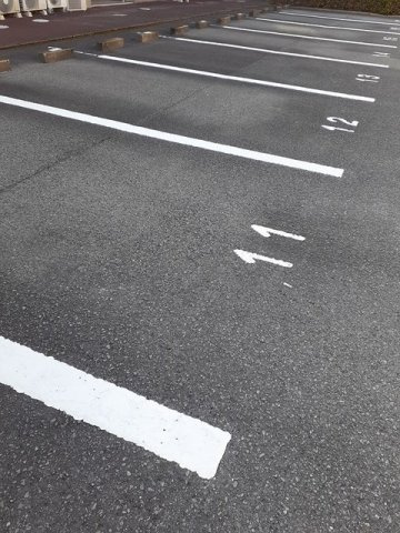 グランディール矢三Ａの駐車場