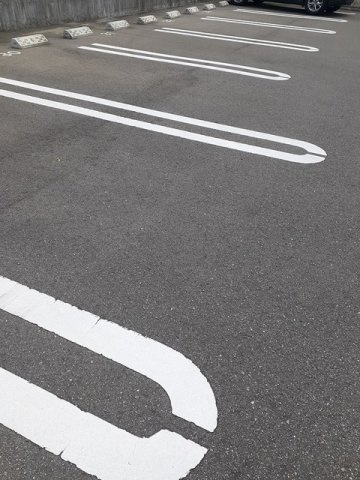 グランコート国府の駐車場