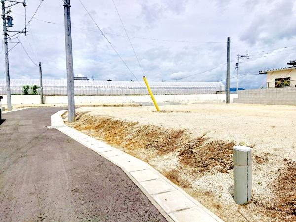 オリーブタウン川上小学校北　の前面道路含む現地写真