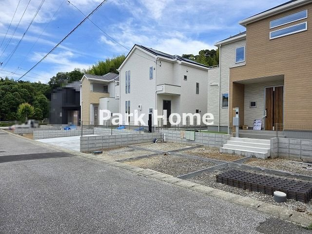 南国市緑ヶ丘3丁目-2期1棟- 新築戸建ての前面道路含む現地写真