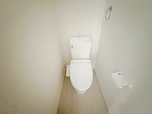醍醐大高町　２号棟のトイレ|【２号棟】
多機能なウォシュレット付！温かい便座でホッと一息つけちゃう至福の空間に。