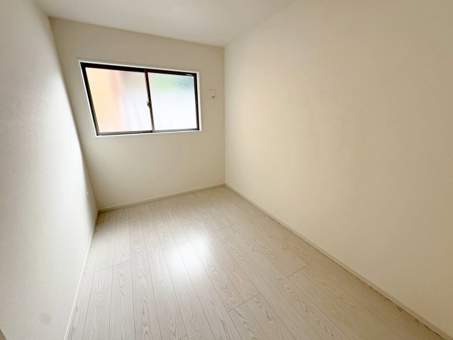 醍醐大高町　２号棟の洋室|【２号棟】
ベッドや机など無理なく配置できる広さ！