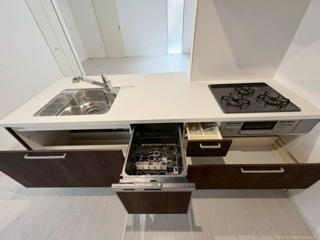 醍醐大高町　２号棟のキッチン|【２号棟】
収納力も兼ね備えており、調理器具や調味料などスッキリお片付けできちゃいます！